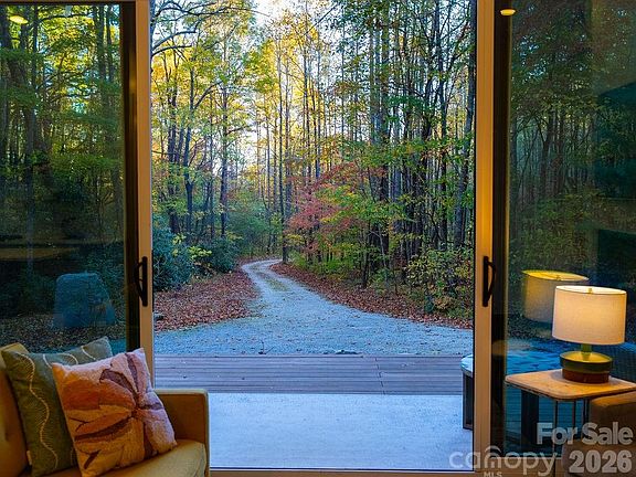 5th image of 808 Mountain Cove Rd