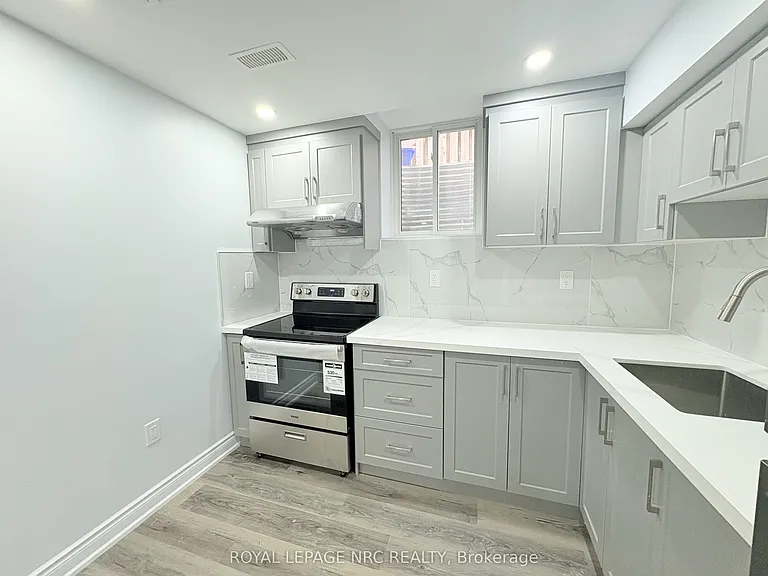 11 Meadow Wood Cres #BASEMENT — Photo 7