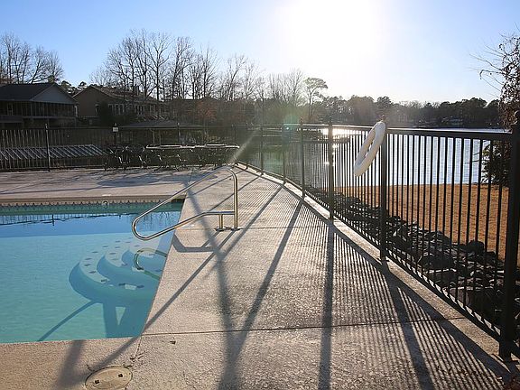 Community pool & clubhouse