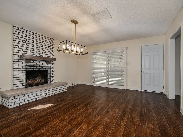 25597 Lomas Verdes St — Photo 7
