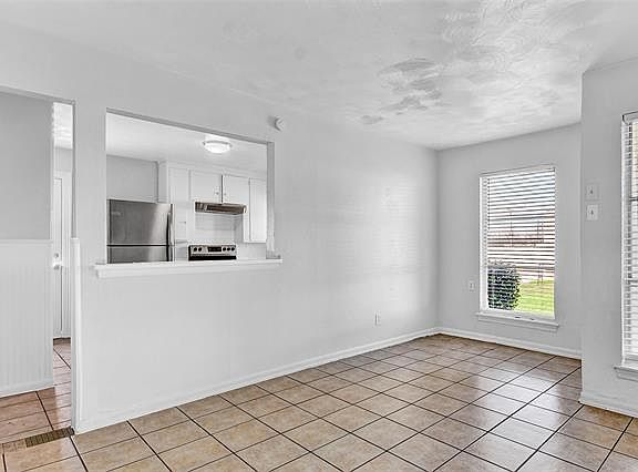 5th image of 300 Hilltop Ave #B