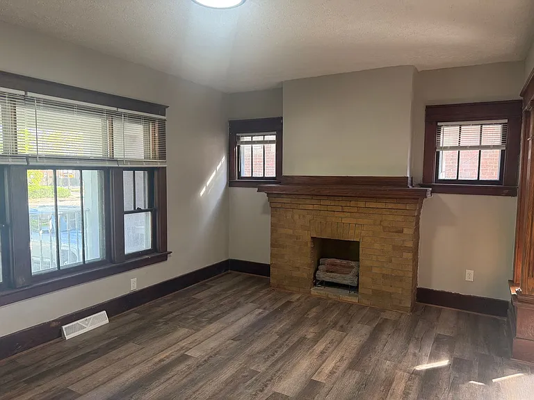 1111-1113 Brown Ave — Photo 2