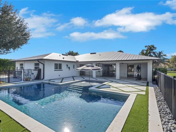 10450 Windsor WAY, NAPLES, FL 34109