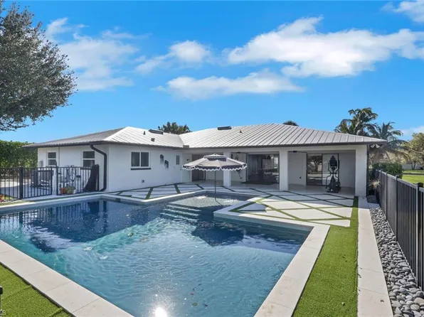 10450 Windsor WAY, NAPLES, FL 34109