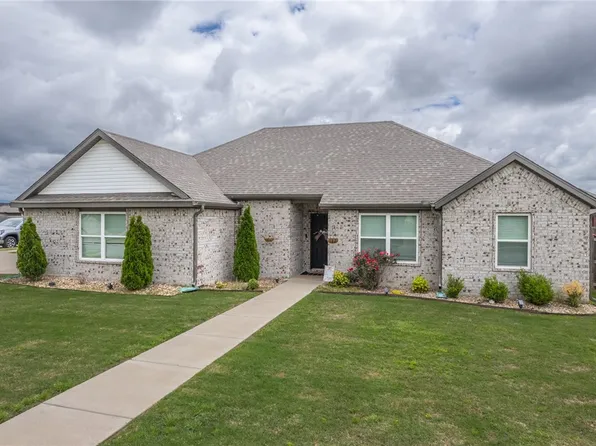 380 N Tacoma St, Farmington, AR 72730