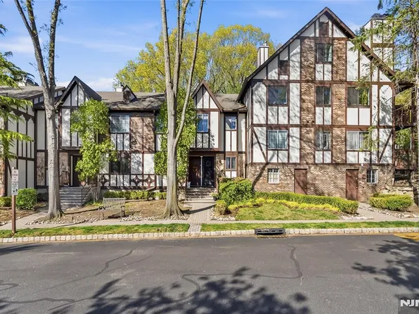 3711 Mark Twain Way, Mahwah, NJ 07430