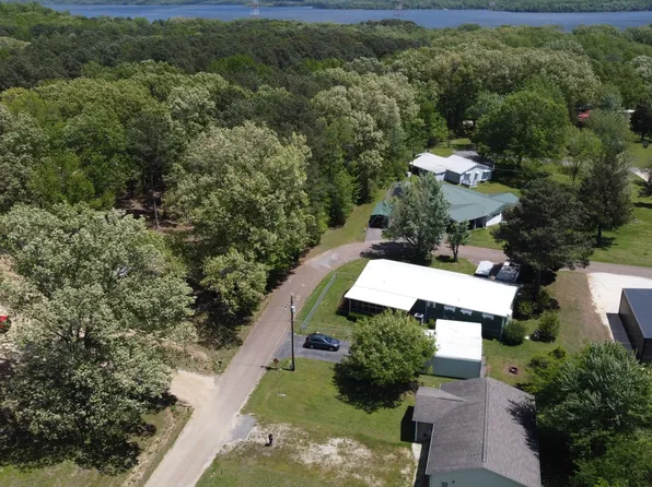 70 Patrick Dr, Springville, TN 38256