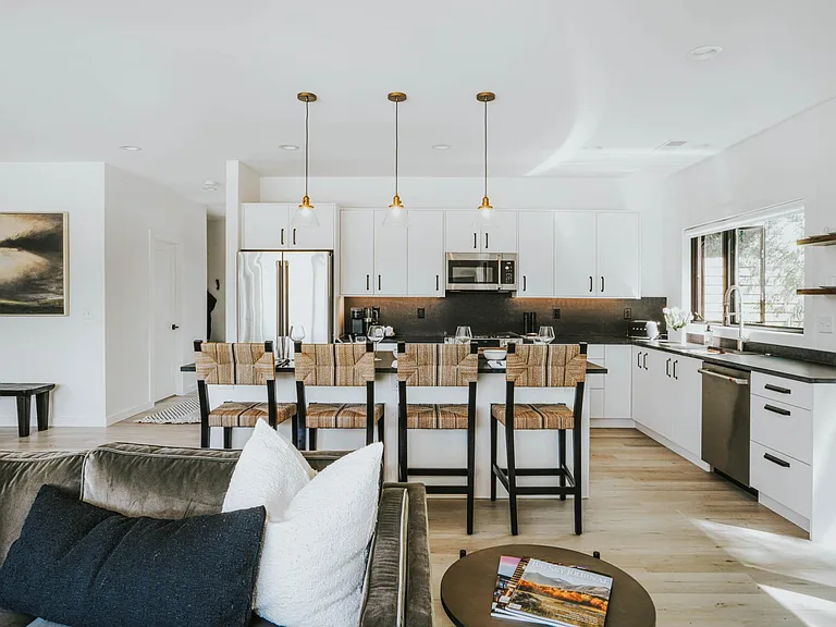 401 E Peach St — Photo 10