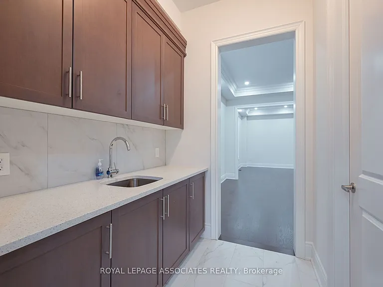 55 Raspberry Ridge Ave — Photo 17