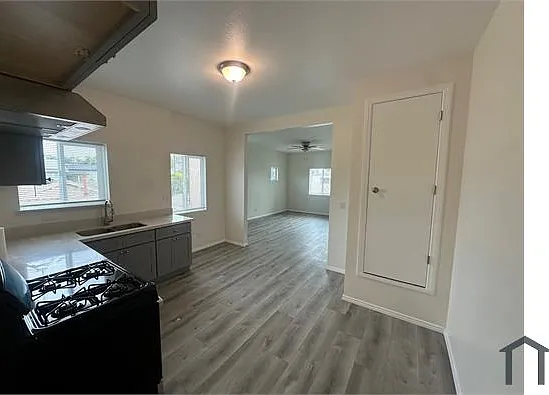 2715 1/2 Alsace Ave — Photo 5