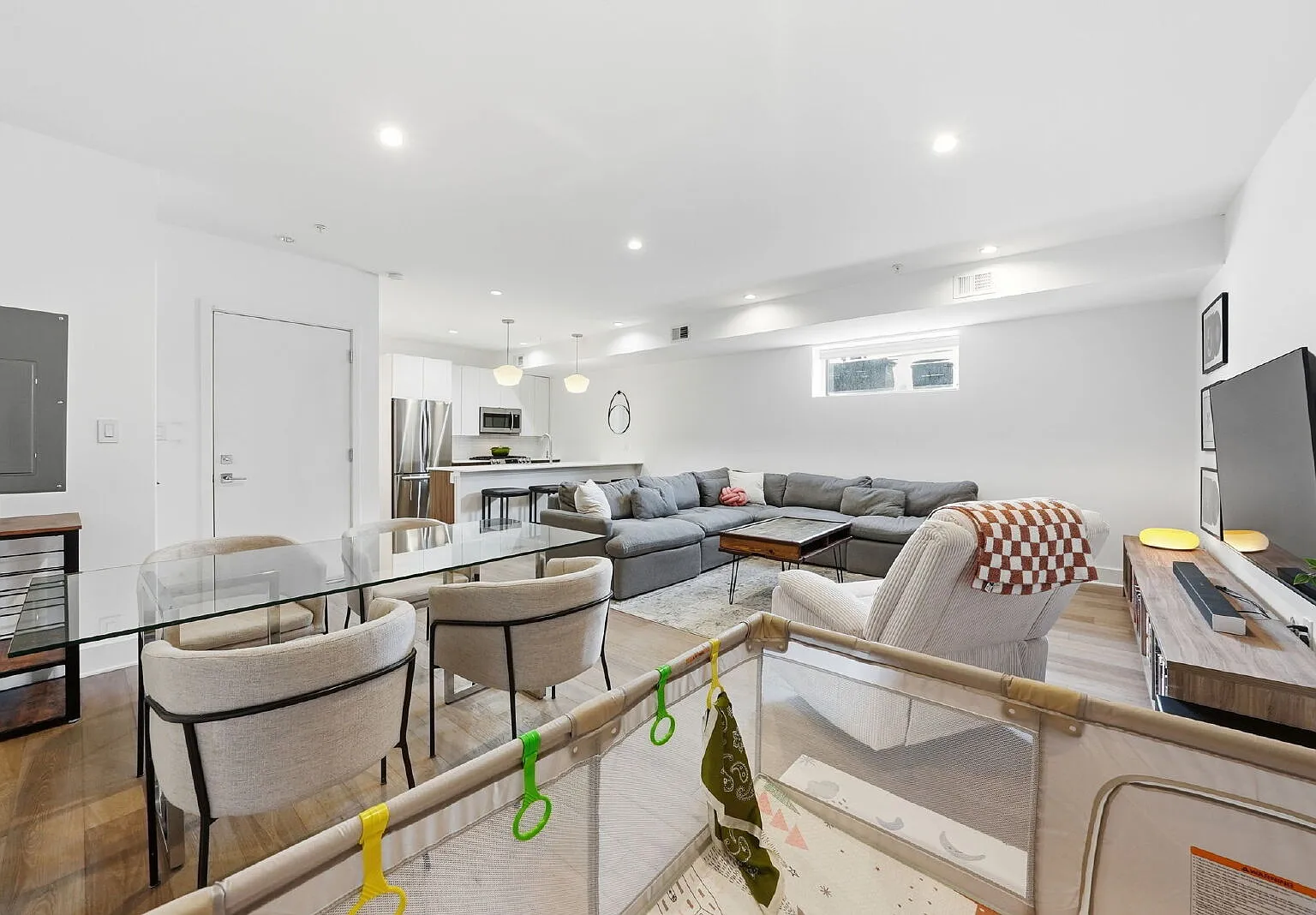 2 bed, 2.0 bath, 1162 sqft, $3,450 — Photo 3