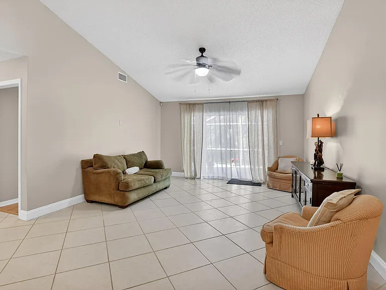 10065 Camelback Ln — Photo 21