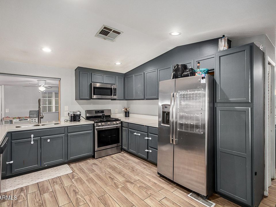 【中古】 Minimal House 5 10955 N 79th Ave Peoria AZ | Zillow