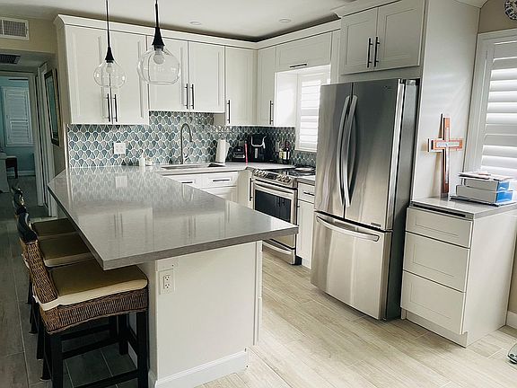 2nd image of 285 Ventnor S