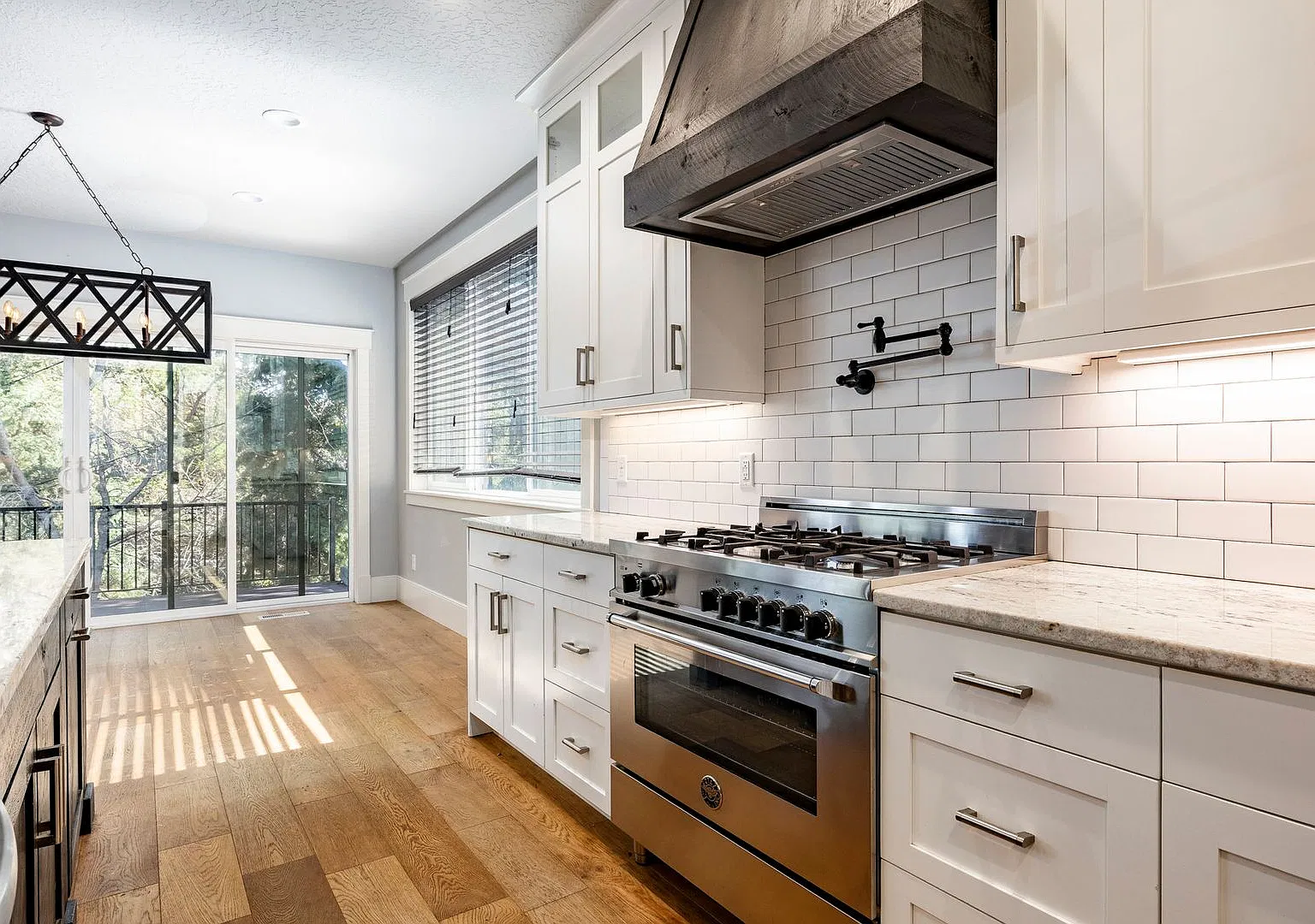 Luxury 5-Bedroom Mountain Home in Summit Park — Photo 4