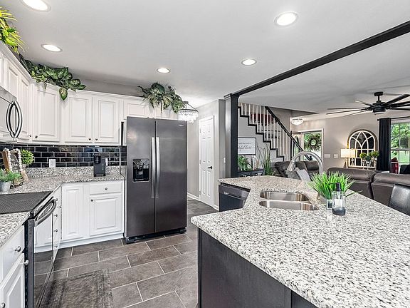 15th image of 230 Storyland Dr