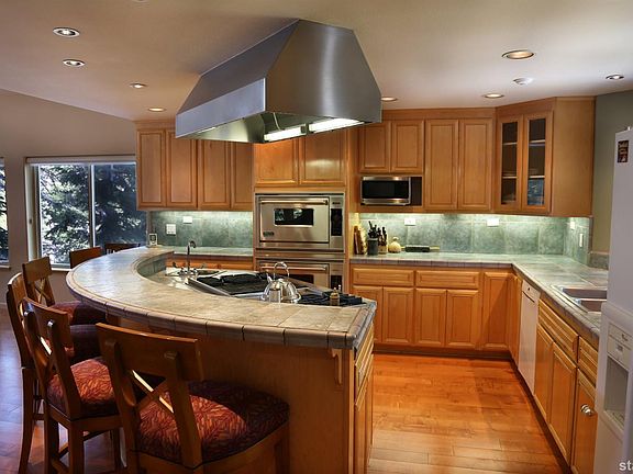 3rd image of 340 Larkspur Dr