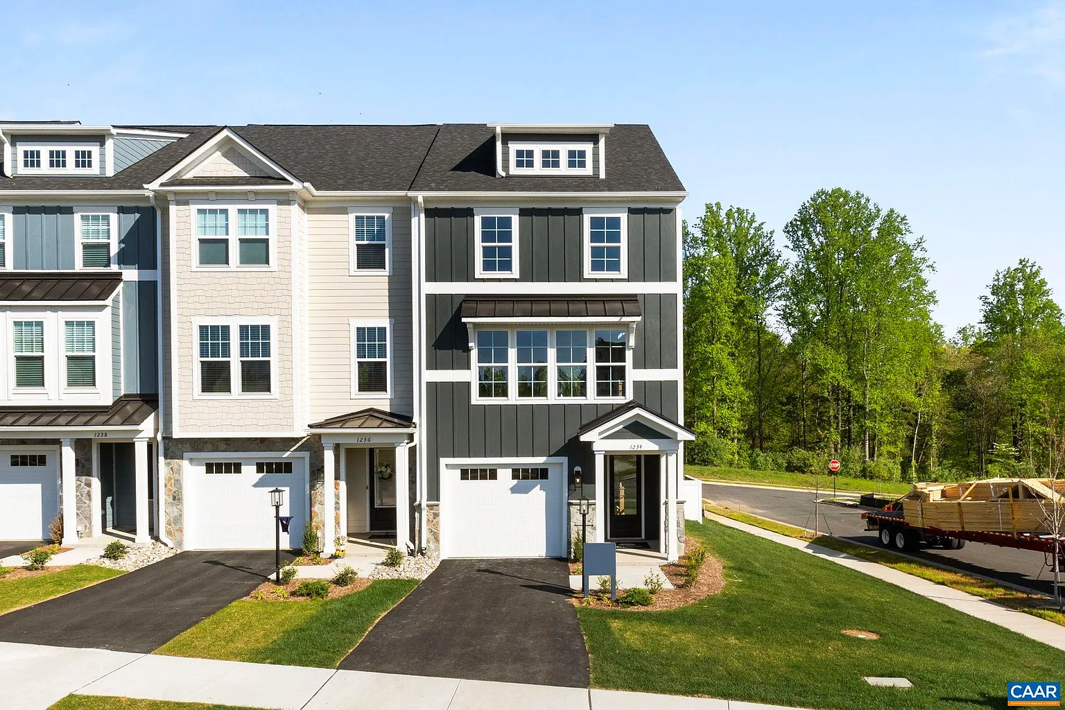 1234 Laconia Ln photo 1