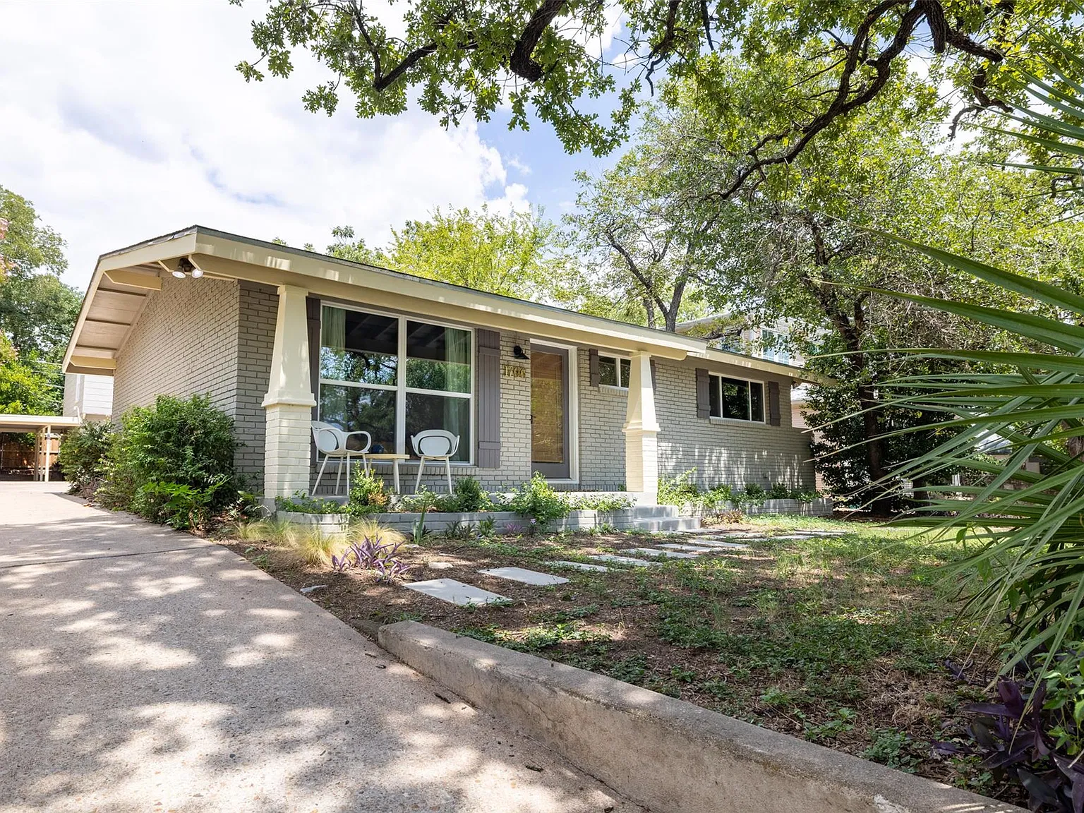 2 bed, 1.0 bath, 1800 sqft, $2,950 — Photo 3