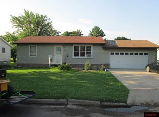 915 9th Ave N, Saint James, MN 56081