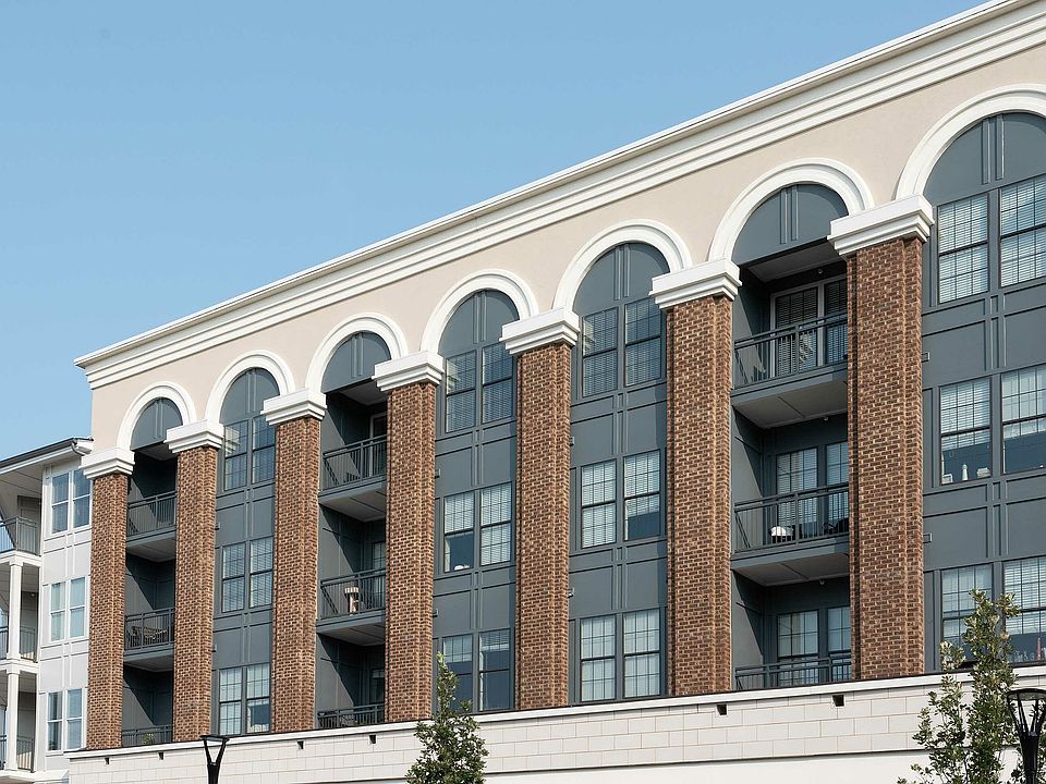 Henry-216-Exterior