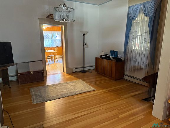 4th image of 924 7th St