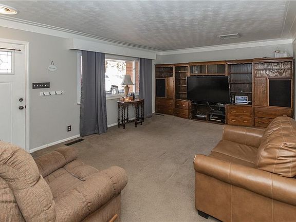 3rd image of 8433 S Sherman Dr