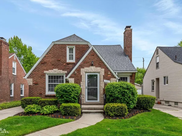 1576 Roslyn Rd, Grosse Pointe Woods, MI 48236