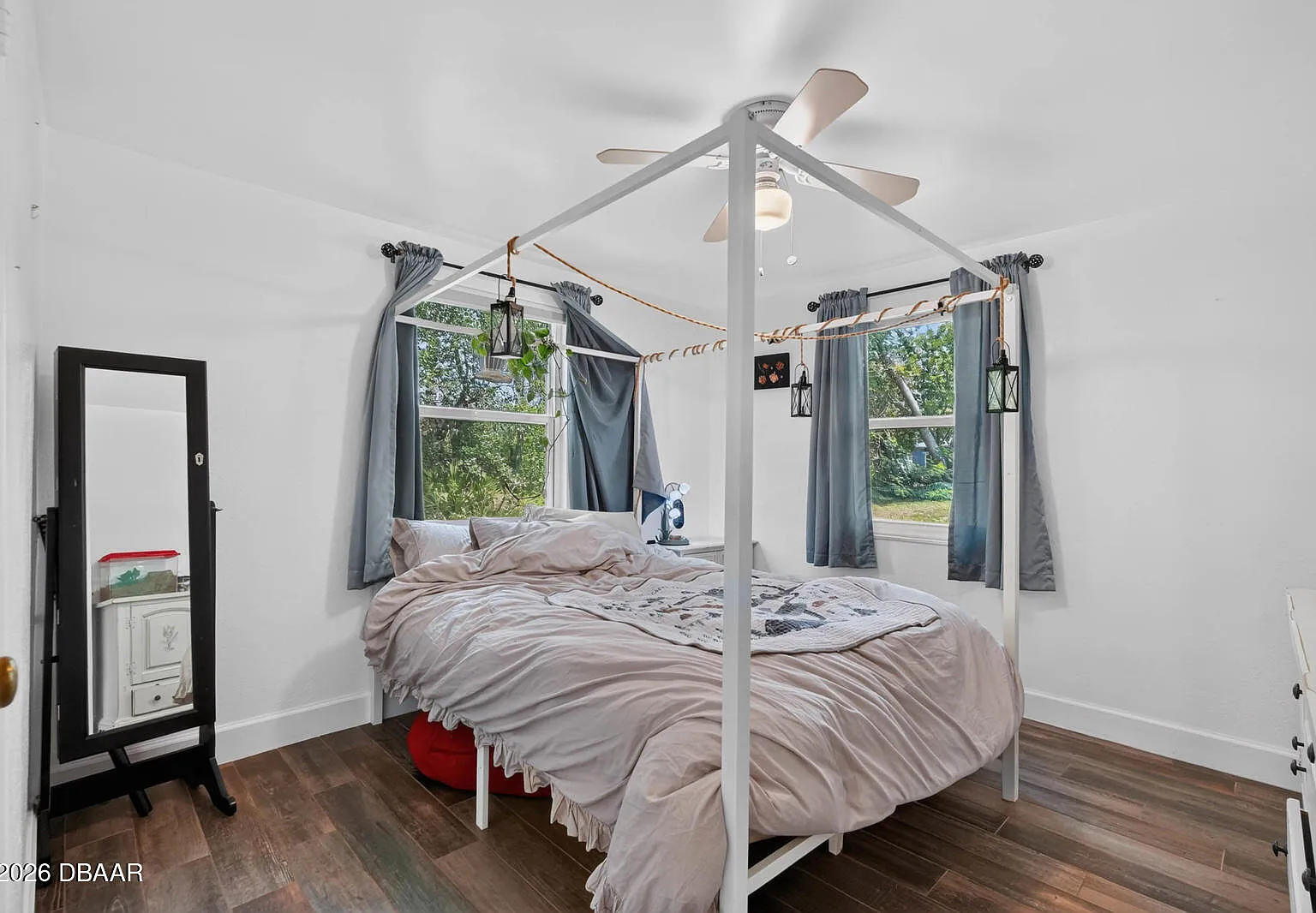2 bed, 1.0 bath, 834 sqft, $1,900 — Photo 4