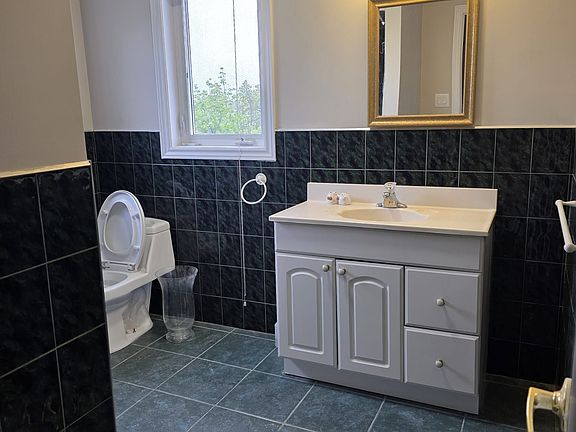 4th image of 6 English St #3