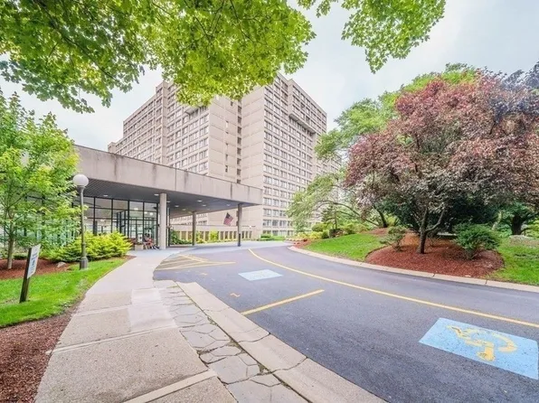 250 Hammond Pond Pkwy APT 609S, Newton, MA 02467