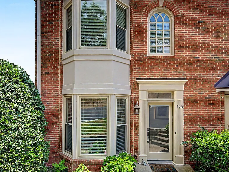 126 Forest Place Cir — Photo 6