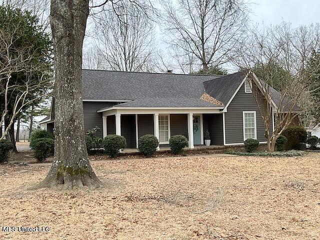 1st image of 629 Country Club Dr