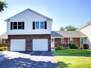 83 Flower Dale Dr, Rochester, NY 14626
