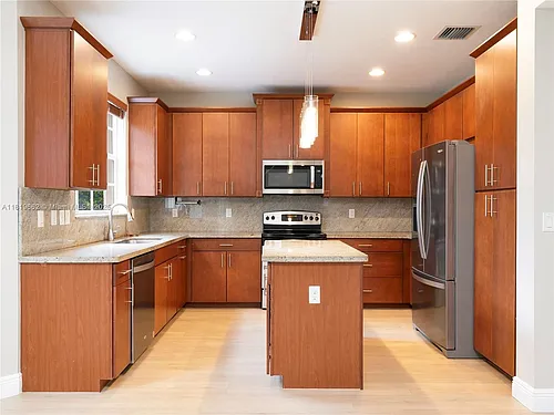 2028 SW 16th Ter #2028 Photo 1