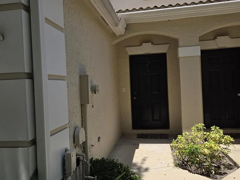 4675 Palmbrooke Cir — Photo 2