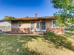 109 S Maxon Ln, Streamwood, IL 60107