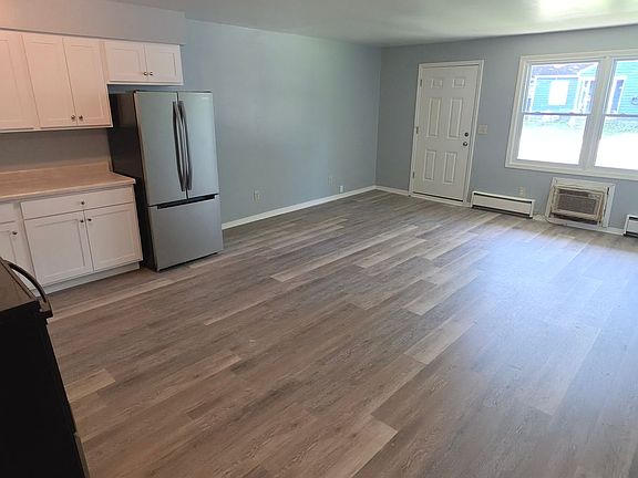 5th image of 305 E John St #1