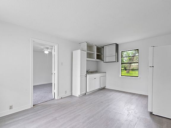 2nd image of 806 E Emily Ave #11371225