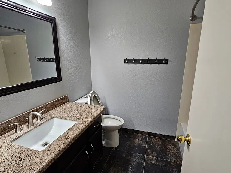 9159 W Sandra Ter — Photo 2
