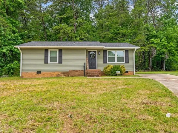 3855 Queen Ann Cir, Winston Salem, NC 27106