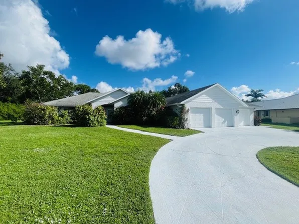 5638 Country Lakes Dr, Sarasota, FL 34243