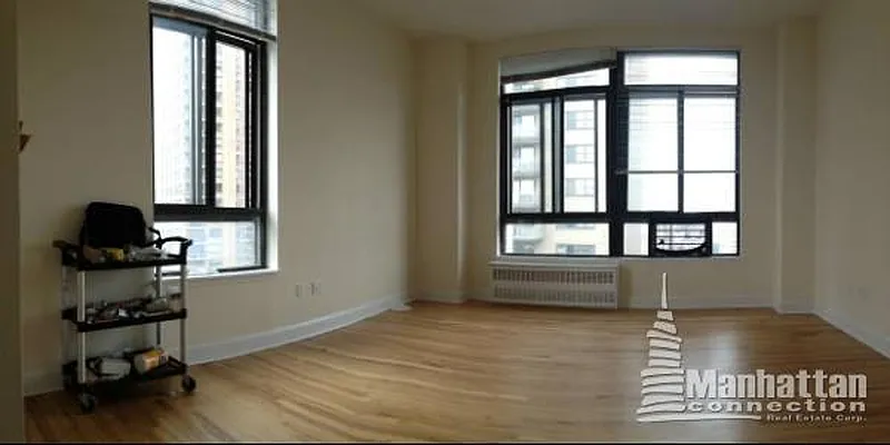 Rented by Manhattan Connection | media 3