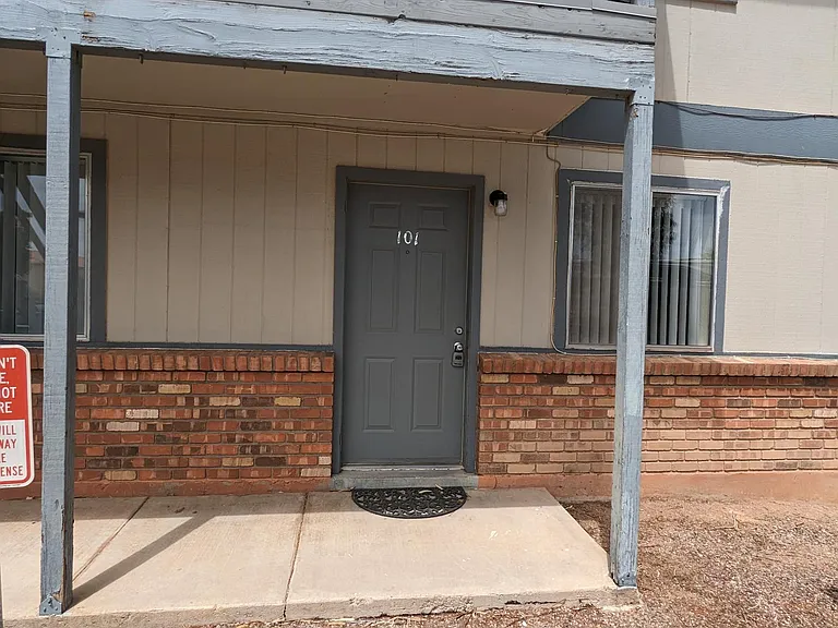 2059 N Winterhaven #101 — Photo 3