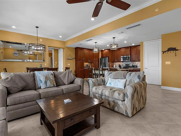 395 Aruba Cir #401 — Photo 8