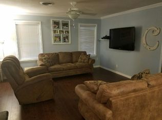 808 S 6th St, Nederland, TX 77627