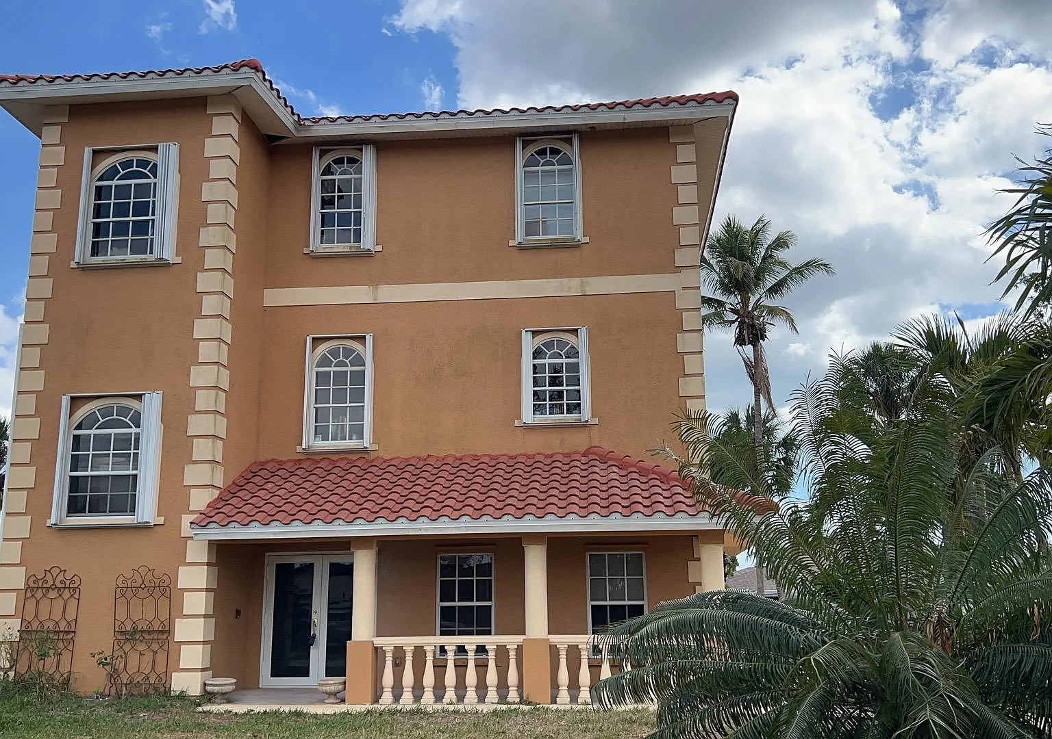4 bed, 3090 sqft, $2,500 — Photo 1