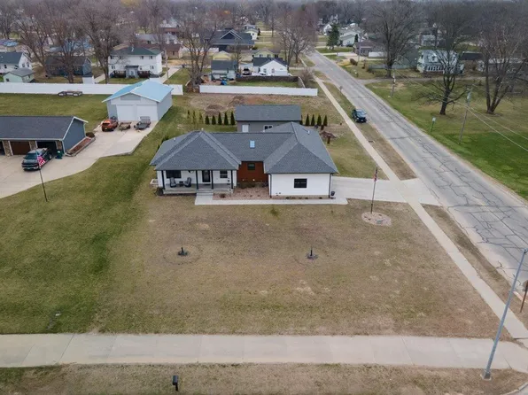 947 Gilbert St, Evansdale, IA 50707