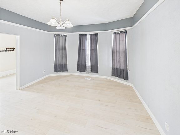 3rd image of 816 17th St
