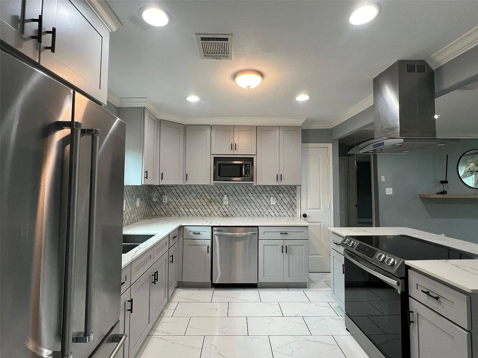 3 bed, 2.0 bath, 1025 sqft, $1,395 — Photo 4